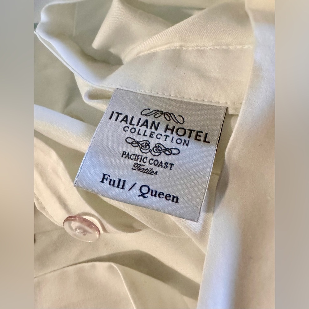 Italian Hotel Collection Duvet w/Shams, Queen - Picture 9 of 10
